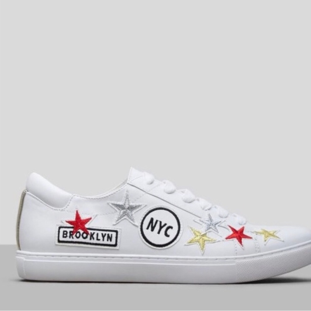 Kenneth Cole KAM  Fashion NYC white leather  embroidered patch sneakers